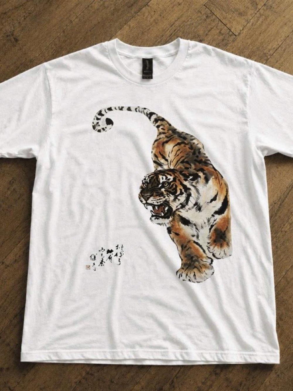 Gildan Unisex’s White Tiger Graphic T-Shirt